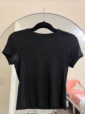 Uniqlo Black Short Sleeve Crewneck Tee